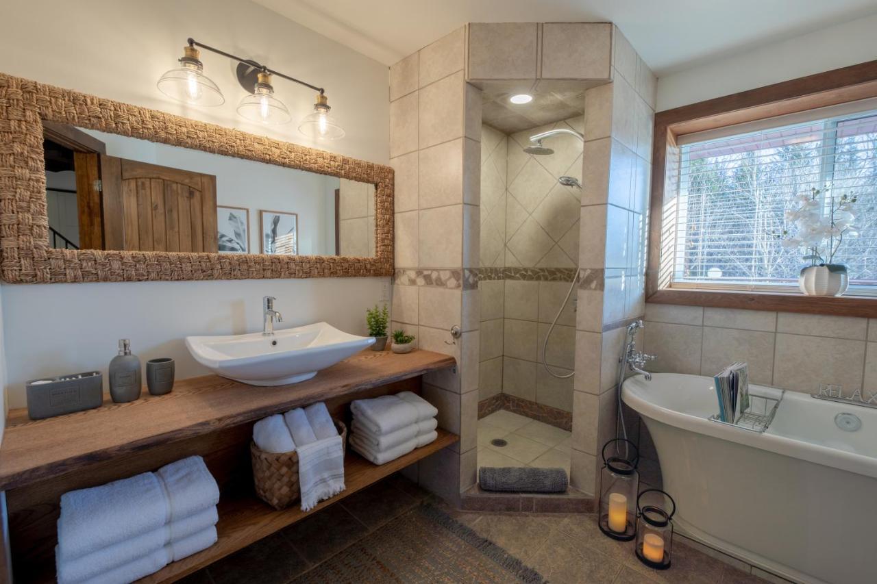 Chalet Breathtaking Log House With Hottub - Winter Paradise In Tremblant