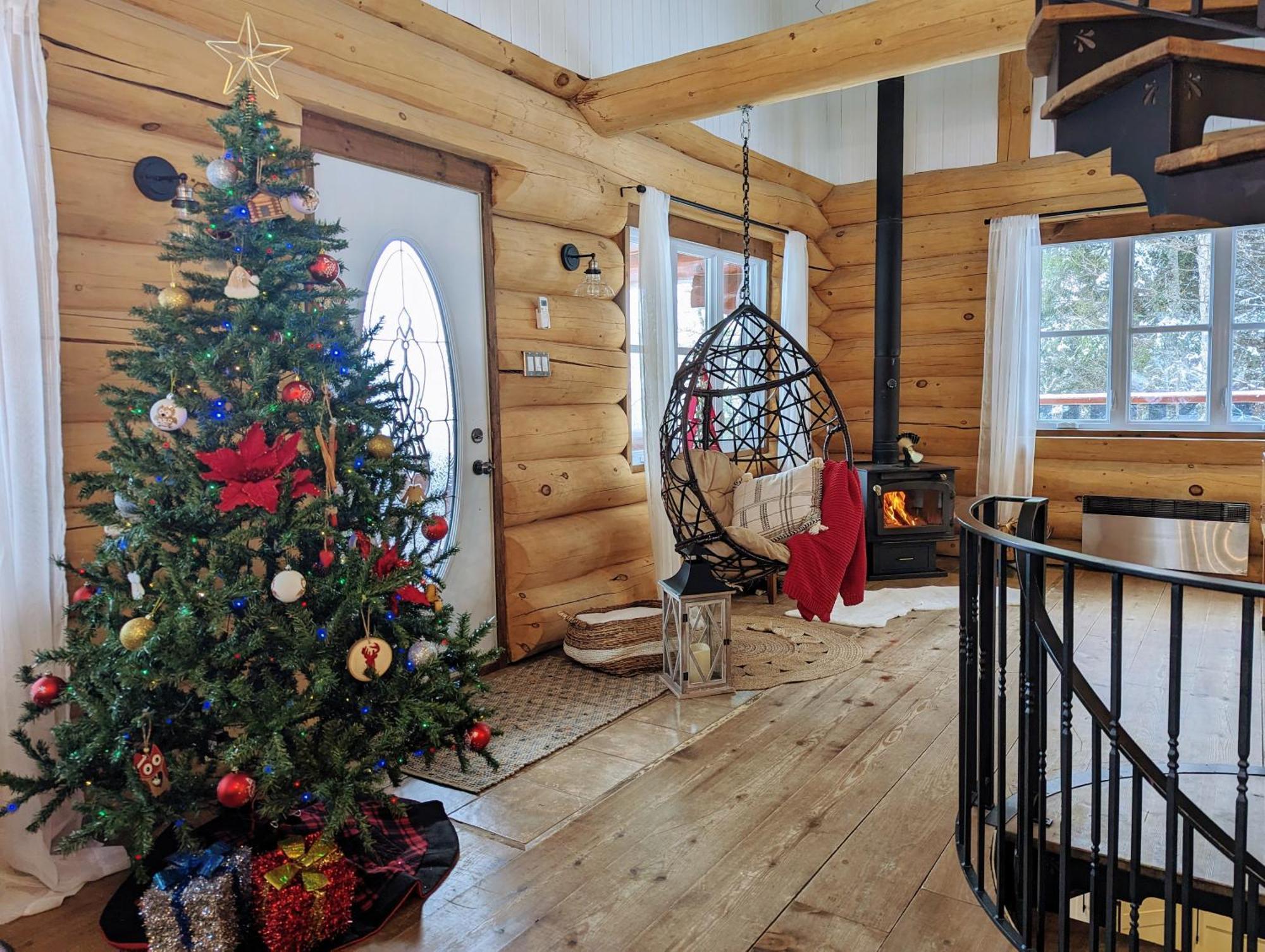 Chalet Breathtaking Log House With Hottub - Winter Paradise In Tremblant Saint-Faustin